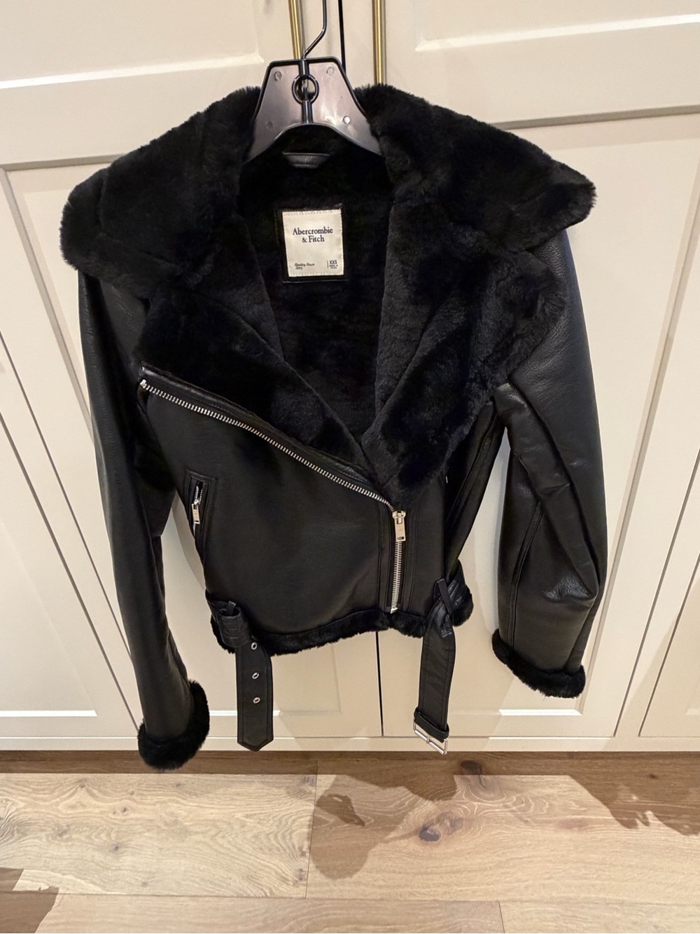 Abercrombie & Fitch Black Faux-Leather Shearling Moto Jacket - Women - Picture 2 of 10